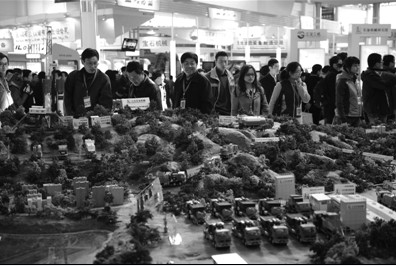 国内企业的展台都很有气派，除了装备实物，还用上了沙盘模型。